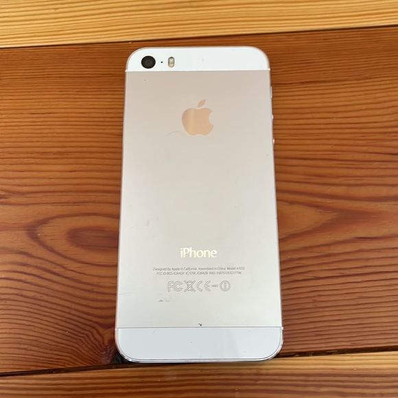 Apple iPhone 5s - Picture 3 of 5
